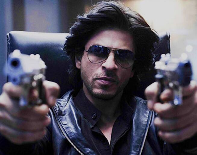 'पठाण' चित्रपटातील दमदार कामानंतर शाहरुख खान आता 'जवान'मधून चाहत्यांची मनं जिंकायला सज्ज झाला आहे. पण याच दरम्यान त्याच्या 'डॉन' चित्रपटाच्या पार्ट 3 बद्दल काही बातम्या येत आहेत. अलीकडेच फरहान अख्तरने जाहीर केलं की, शाहरुखऐवजी आता रणवीर सिंग डॉन 3' मध्ये दिसणार आहे.