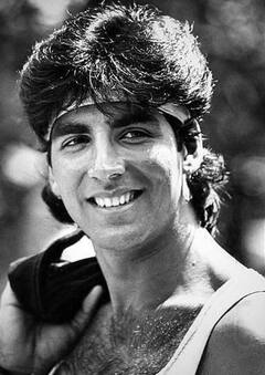 'तू हीरो क्यों नहीं बन जाता', फिल्मों के सेट पर लाइट मैन का काम करते थे अक्षय कुमार, सबसे पहले गोविंदा ने किया था नोटिस