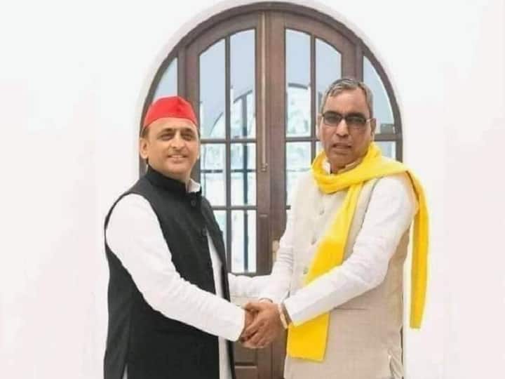 Akhilesh Yadav met OP Rajbhar during monsoon session of Uttar Pradesh Legislative Assembly UP Politics: क्या यूपी की सियासत में फिर होने वाला है 'खेल', अखिलेश की राजभर से मुलाकात के बाद हलचल तेज!