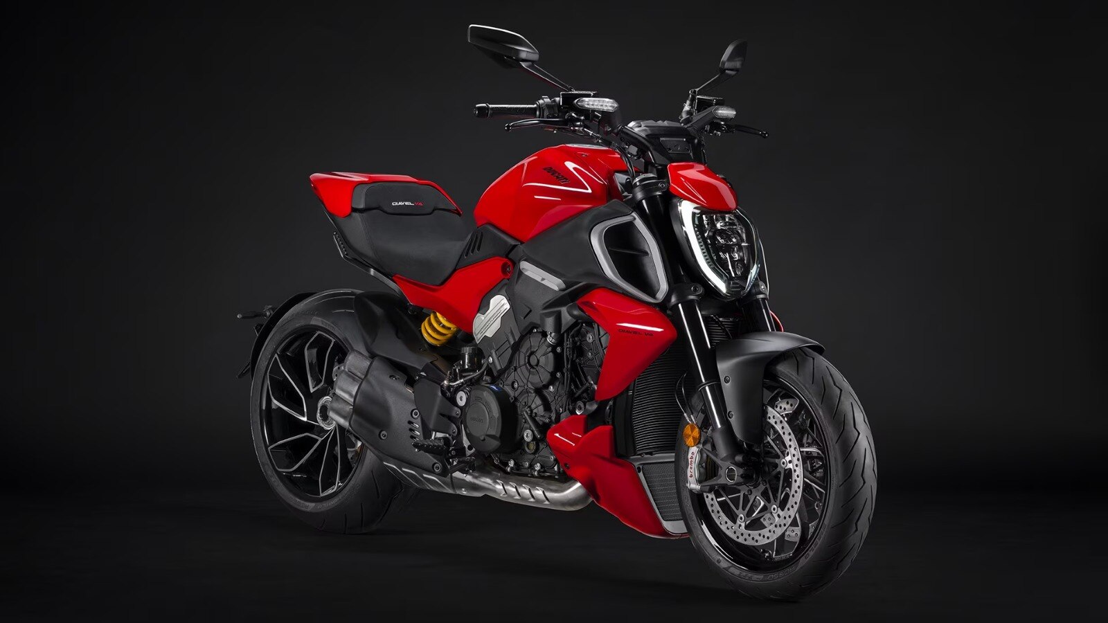 Ducati Diavel v4 Rivals : 'या' मजबूत बाईक कंपनीचा अभिनेता रणवीर सिंह ब्रँड अॅम्बेसेडर; भारतात लाँच केली दमदार बाईक