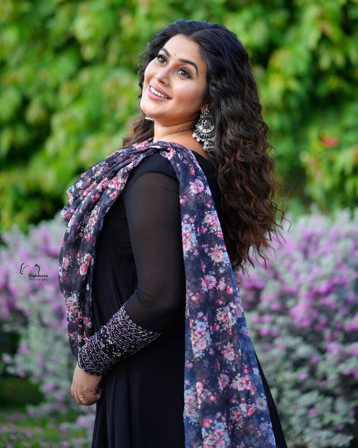 పూర్ణ అందమైన ఫోటోలు
