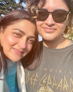 Kushboo with her Daughters :కుష్బూ కూతుర్లను చూస్తే అవాక్కవుతారు