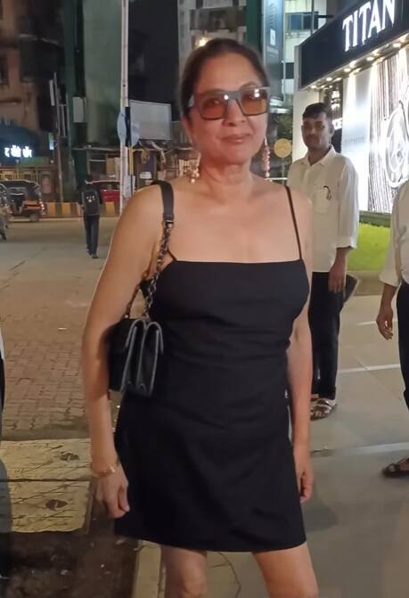 नीना गुप्ता की ये फोटोज़ इंटेरनेट पर जमकर वायरल हो रही हैं और फैंस इनपर लट्टू हुए जा रहे हैं.