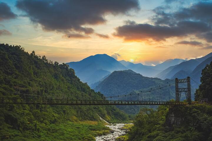 IRCTC Arunachal Tour : अरुणाचल प्रदेश हे देशातील प्रसिद्ध पर्यटन राज्यांपैकी एक आहे. अरुणाचलमध्ये दरवर्षी लाखो पर्यटक सहलीचा आनंद लुटण्यासाठी जातात.