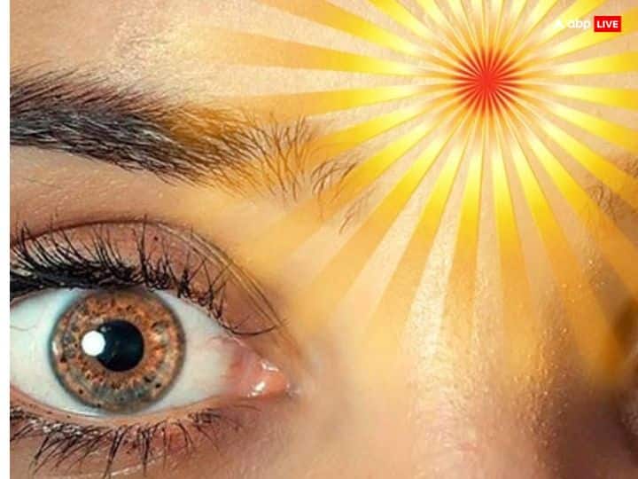 कुंडली में सूर्य को मजबूत करने और आंखों के रोगों से बचने के लिए रोजाना सुबह चाक्षुषोपनिषद मंत्र का जाप करना चाहिए. मान्यता है इससे आंखों की रोशनी तेज रहती है.