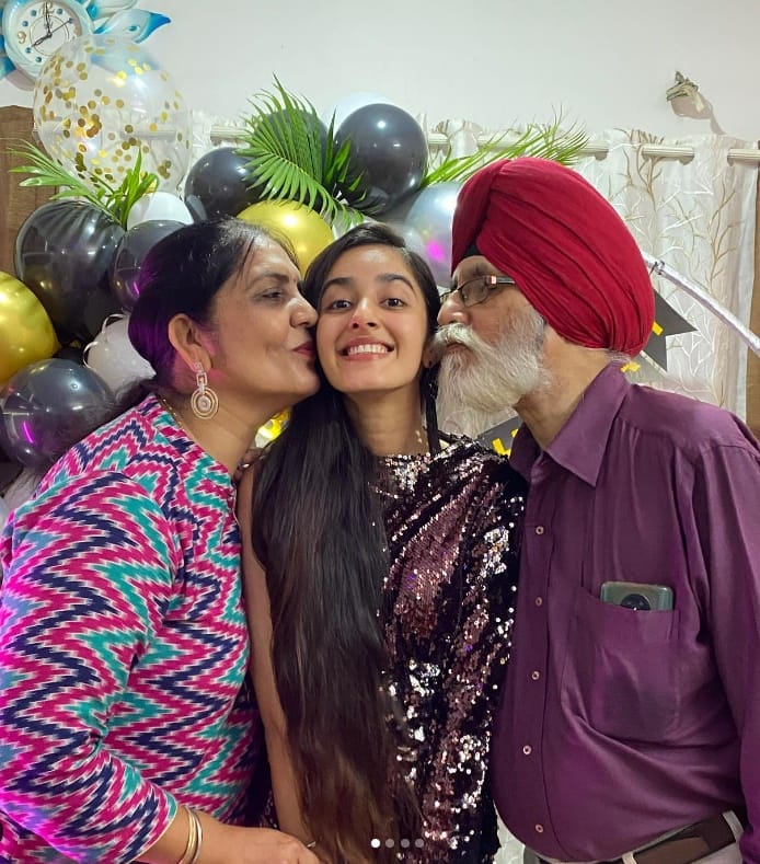 सिमरत ने बताया कि वे तो गिवअप कर चुकी थीं. वह खुद को फेलियर समझने लगी थीं. सिमरत इस दौरान डिपरेशन में चली गई थीं. इस दौरान उन्होंने खुद को कमरे में बंद कर लिया था. वे रोती रहती थीं, लेकिन इस मुश्किल घड़ी में उनके पेरेंट्स ने उनका साथ नहीं छोड़ा.