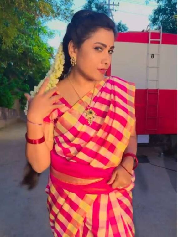 మల్లెపూలతో మత్తెక్కిస్తున్న నటి జ్యోతి, ఆ పాట ఎక్కడికో తీసుకెళ్తుంది!