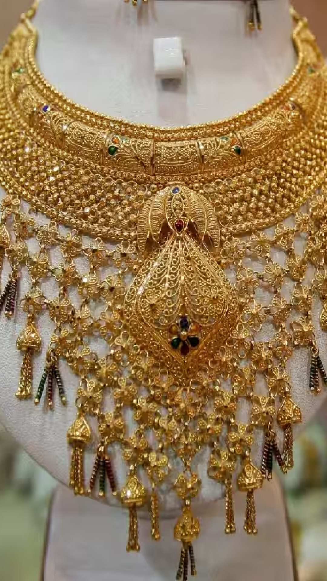 Gold Price Today : শুরুতে কমল সোনার দাম, এক নজরে বাংলার বাজার দর