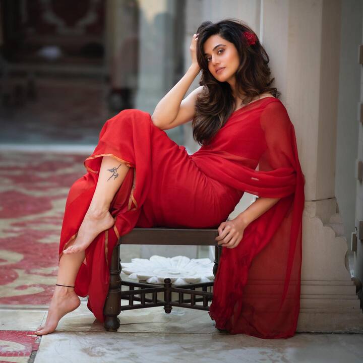 तापसी पन्नू बॉलीवुड की नई पीढ़ी की एक्ट्रेस में अच्छा खासा नाम हासिल कर चुकी हैं. अपनी एक्टिंग और मेहनत के दम पर तापसी पन्नू ने ना सिर्फ कामयाबी हासिल की है बल्कि एक्टिंग में अपना लोहा भी मनवाया है.