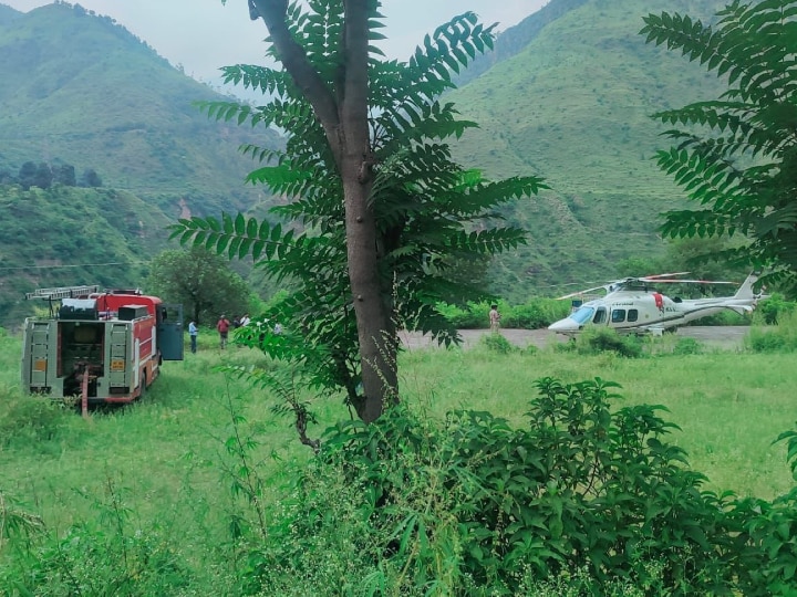 Himachal: हिमाचल सीएम सुखविंदर सिंह सुक्खू के हेलीकॉप्टर की इमरजेंसी लैंडिंग, पायलट की मुस्तैदी से बची जान