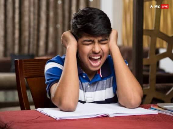 ચાણક્ય કહે છે કે જે લોકો અકાળે, પોતાની ક્ષમતાથી અલગ કામ પસંદ કરે છે તેઓ હંમેશા પરેશાનીઓથી ઘેરાયેલા રહે છે. આવા લોકોને મહેનત કર્યા પછી પણ સફળતા નથી મળતી. તેમને મુકામ સુધી પહોંચવા માટે સખત સંઘર્ષ કરવો પડે છે.