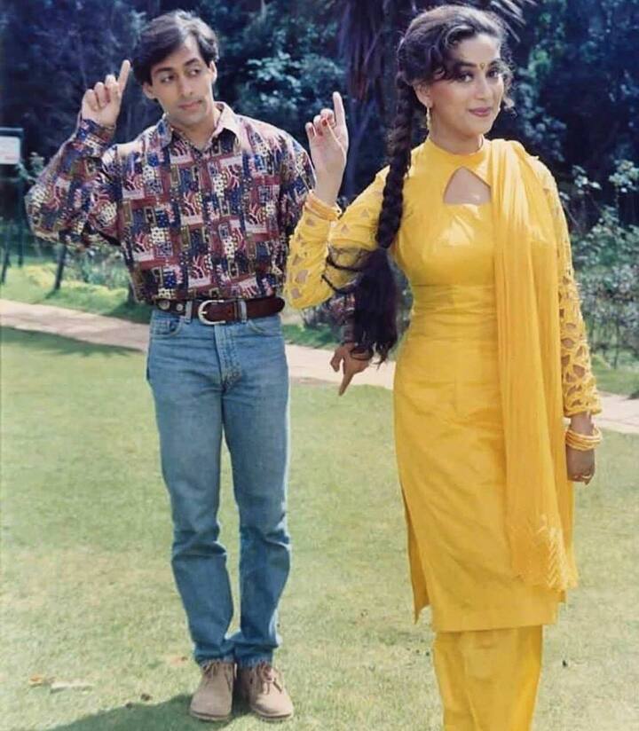 इस सॉन्ग लॉन्च इवेंट में धर्मेंद्र भी शामिल हुए थे और उन्होंने इस दौरान सलमान खान और माधुरी को लेकर कुछ ऐसा कह दिया था कि उनको सलमान खान से माफी मांगनी पड़ गई थी. चलिए जानते हैं क्या है पूरा किस्सा