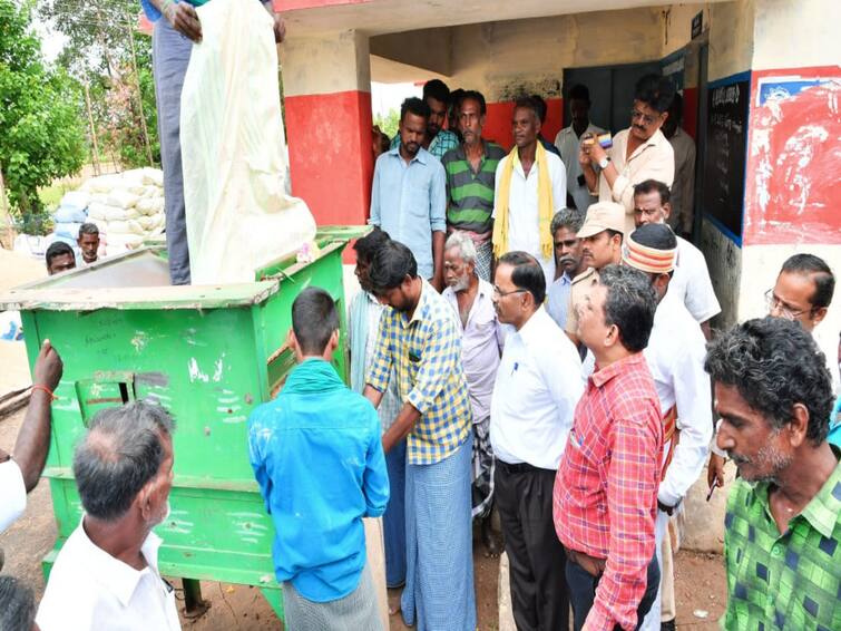 ABP Nadu Impact Paddy Procurement Centre District Collector Takes Immediate Action by Opening the Paddy Procurement Centre mayiladuthurai TNN ABP NADU IMPACT: மயிலாடுதுறையில் திறக்காத அரசு நேரடி நெல் கொள்முதல் நிலையத்தை துவக்கி வைத்த ஆட்சியர்