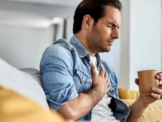Heart Problem: दिल मे छेद होने पर शरीर पर दिखाई देते ये खतरनाक लक्षण, ऐसे करें पता Heart Problem: दिल मे छेद होने पर शरीर पर दिखाई देते ये खतरनाक लक्षण, ऐसे करें पता