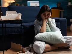 नैराश्य तुमच्या चेहऱ्याचे सौंदर्य हिरावून घेऊ शकते का? जाणून घ्या तज्ज्ञ काय म्हणतात