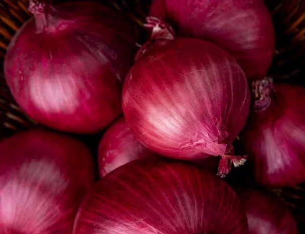 Onion Prices update After tomato, onion may also be sold, prices may increase in September Onion Price Hike: ਟਮਾਟਰ ਤੋਂ ਬਾਅਦ ਰਵਾ ਸਕਦੈ ਪਿਆਜ਼ ਵੀ, ਸਤੰਬਰ ਵਿੱਚ ਵਧ ਸਕਦੀਆਂ ਨੇ ਕੀਮਤਾਂ