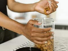Hacks Of Peeling Almonds: इस घरेलू उपाय से मिनटों में छिल जाएगा बादाम