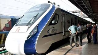 Viral News: ਵੰਦੇ ਭਾਰਤ ਟਰੇਨ 'ਚ ਬਿਨਾਂ ਟਿਕਟ ਚੜ੍ਹ ਸ਼ਖਸ ਨੇ ਕੀਤੀ ਅਜਿਹੀ ਹਰਕਤ, ਫਿਰ ਵੱਜਿਆ ਅਲਾਰਮ, ਲੋਕਾਂ 'ਚ ਫੈਲੀ ਦਹਿਸ਼ਤ...