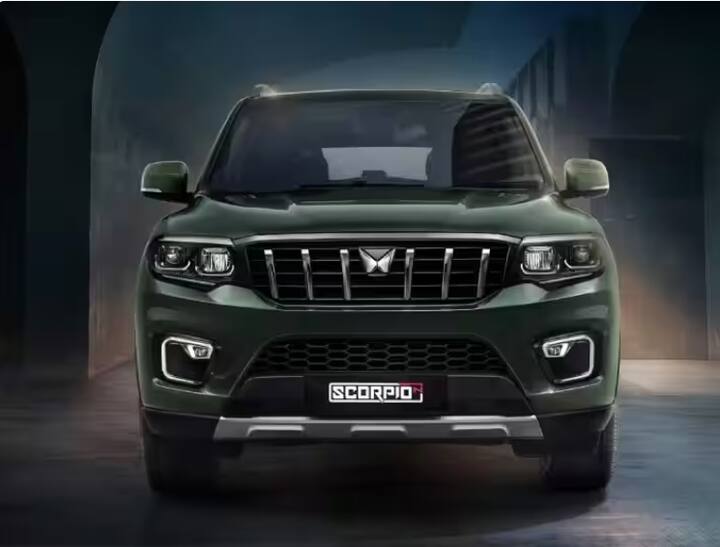 ਤੀਜੇ ਨੰਬਰ 'ਤੇ ਮਹਿੰਦਰਾ ਦੀ ਸਕਾਰਪੀਓ-ਐੱਨ ਵੀ ਮੌਜੂਦ ਹੈ। ਜਿਸ ਨੂੰ ਖਰੀਦਣ 'ਤੇ ਇਸ ਮਹੀਨੇ ਮਜ਼ਬੂਤ ​​ਵੇਟਿੰਗ ਪੀਰੀਅਡ ਦਿੱਤਾ ਜਾ ਰਿਹਾ ਹੈ, ਜੋ ਕਿ ਇਕ ਸਾਲ ਤੱਕ ਦਾ ਹੈ। ਹਾਲਾਂਕਿ ਇਹ ਵੱਖ-ਵੱਖ ਰੂਪਾਂ 'ਤੇ ਵੱਖਰਾ ਹੈ। ਇਸ ਕਾਰ ਦੀ ਸ਼ੁਰੂਆਤੀ ਕੀਮਤ 13.05 ਲੱਖ ਰੁਪਏ ਹੈ।