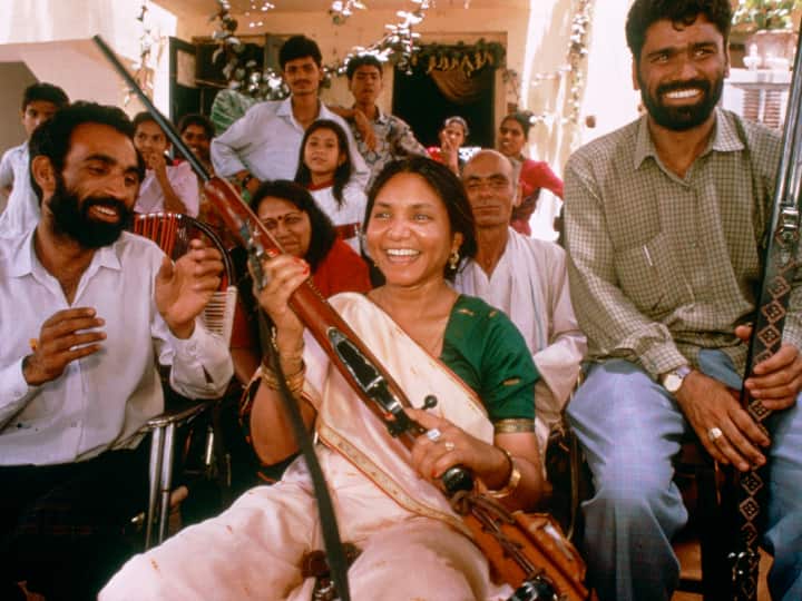 Bandit Queen of India ex mp Phoolan Devi birth anniversary know the story of her life फूलन देवी: 21 लोगों को एकसाथ मौत देने वाली दस्यु सुंदरी, राजनीति में एंट्री से सरेआम हत्या तक की पूरी कहानी