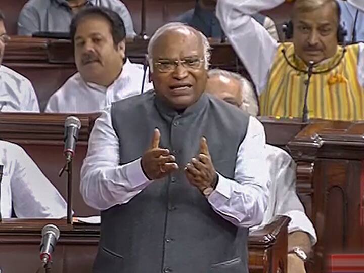 No Confidence Motion Debate mallikarjun kharge hit pm modi bjp in rajya sabha No Confidence Motion: 'प्रधानमंत्री कोई परमात्मा हैं क्या?', राज्यसभा में बीजेपी पर भड़के मल्लिकार्जुन खरगे, बोले- उनके आने से क्या होगा