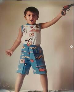 Childhood Pic: ਬਚਪਨ ਤੋਂ ਡੌਨ ਬਣਨ ਦਾ ਸ਼ੌਕ ਰੱਖਣ ਵਾਲੇ ਬੱਚੇ ਦਾ ਸੁਪਨਾ ਹੋਇਆ ਪੂਰਾ, ਹੁਣ ਸ਼ਾਹਰੁਖ-ਅਮਿਤਾਭ ਨੂੰ ਦੇਵੇਗਾ ਮਾਤ