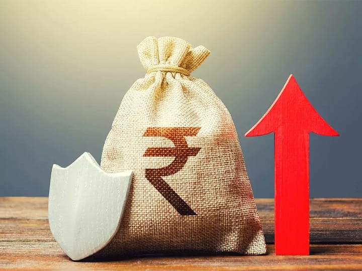 Banks started to cut interest rate on fixed deposits here are these five who slashed in last 2 months Bank FD Update: घाटे का सौदा बन रहे फिक्स्ड डिपॉजिट, इन 5 बैंकों ने 1 फीसदी तक कम गया एफडी पर ब्याज