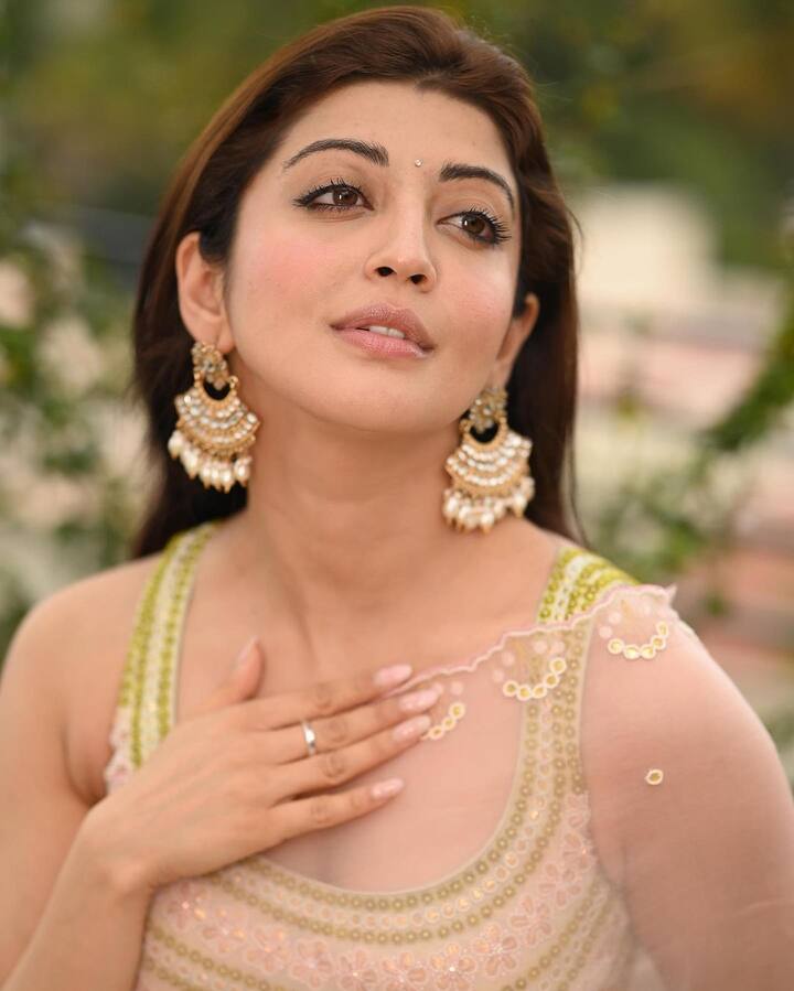 ప్రణీత శుభాష్ లేటెస్ట్ ఫోటోస్. Image Credit: Pranitha Subhash/Instagram