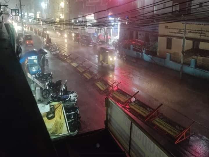 Kanchipuram and surrounding areas received heavy rain with thunder and wind for the 2nd day in the evening TNN காஞ்சிபுரம், அதன் சுற்றுவட்டார பகுதிகளில்  2வது நாளாக  இடி, காற்றுடன் கனமழை