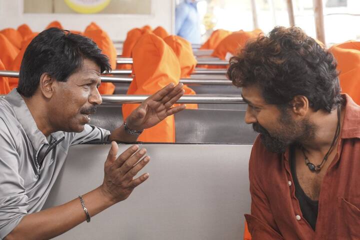 இயக்குநர் பாலா இயக்கத்தில் தற்போது தயாராகி வரும் படம் வணங்கான். ஆரம்பத்தில் நடிகர் சூரியா இதில் கதாநாயகனாக நடித்தார்.