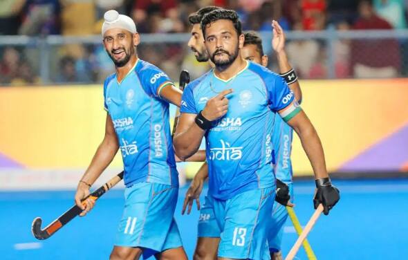 ஆட்டம் தொடங்கியதிலிருந்து இந்திய அணி ஆதிக்கம் செலுத்தி வந்த நிலையில் பாகிஸ்தான் கோல் அடிக்கமுடியாமல் தடுமாறிவந்தது