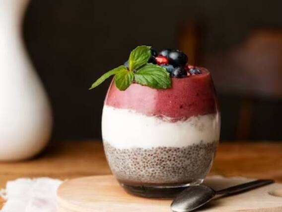 Berry Chia Jar Recipe: बरसात में खाना चाह रहे हैं चटपटा और मीठा पुडिंग, तो ट्राई करें ये रेसिपी