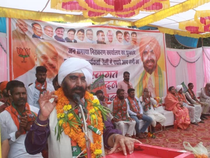 MP News On Amit Shah instructions Jaspal Singh BJP workers sit on stage in Sehore ann Sehore News: अमित शाह की हिदायत पर सीहोर में अमल शुरू, बीजेपी नेता जसपाल सिंह की इसलिए हो रही चर्चा