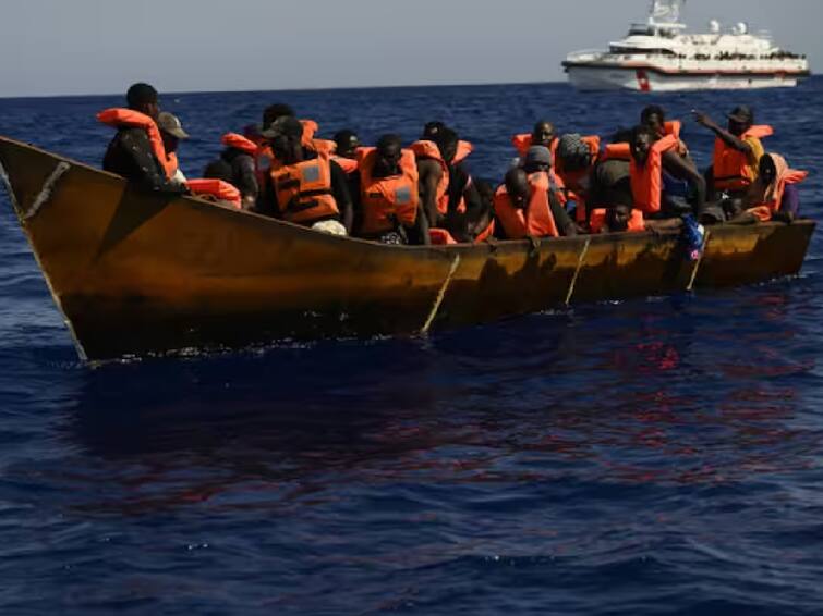 41 Migrants From Tunisia Drown As Boat Capsizes Off Italy's Lampedusa Island படகு உடைந்து விழுந்த விபத்தில் 41 அகதிகள் உயிரிழப்பு - இத்தாலியில் சோகம்