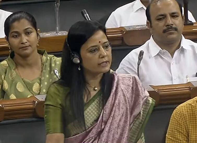 TMC MP Mahua Moitra expelled from the Lok Sabha in 'cash for query' matter  Parliament Winter Session 2023  detail Marathi news Lok Sabha Expels Mahua Moitra:  तृणमूल काँग्रेसला मोठा धक्का, महुआ मोईत्रा यांची खासदारकी रद्द