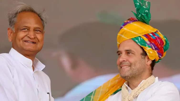 ashok gehlot shared the video of the mohabbat ki dukan after rahul gandhi flying kiss controversy Watch Video: રાહુલ ગાંધીના કિસ સીન બાદ CM ગહલોતે શેર  કર્યો મહોબ્બતનો આ વીડિયો,  કેપ્શનમાં લખ્યું મહોબ્બત કી દુકાન
