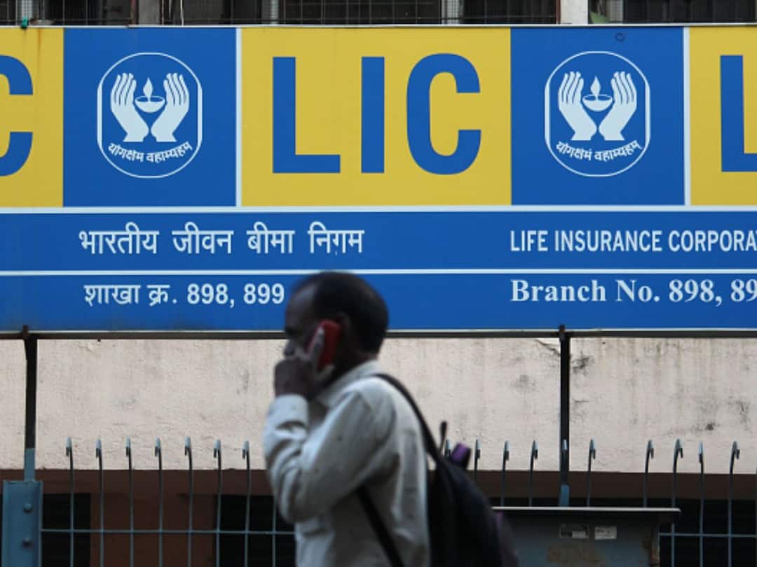 LIC Q1 Results: Net Profits Surge Multifold To Rs 9,544 Crore On Shareholder Fund Transfer, GNPA Improves LIC Q1 Results Net Profits Surge Multifold On Shareholder Fund Transfer GNPA Improves solvency margin Net premium income LIC Q1 Results: Net Profits Surge Multifold To Rs 9,544 Crore On Shareholder Fund Transfer, GNPA Improves