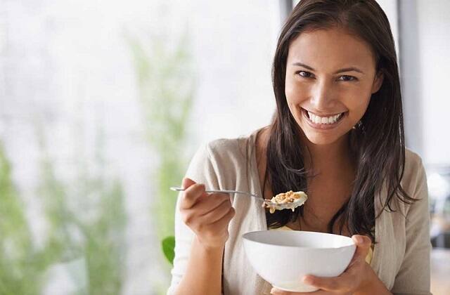 Weight Loss: મોટાભાગના લોકો નાસ્તામાં મિલ્કશેક, પોહા, ઈંડા કે ફળો લેવાનું પસંદ કરે છે. કેટલાક લોકો નાસ્તામાં પોરીજ અથવા ઓટ્સનો વિકલ્પ પણ પસંદ કરે છે.