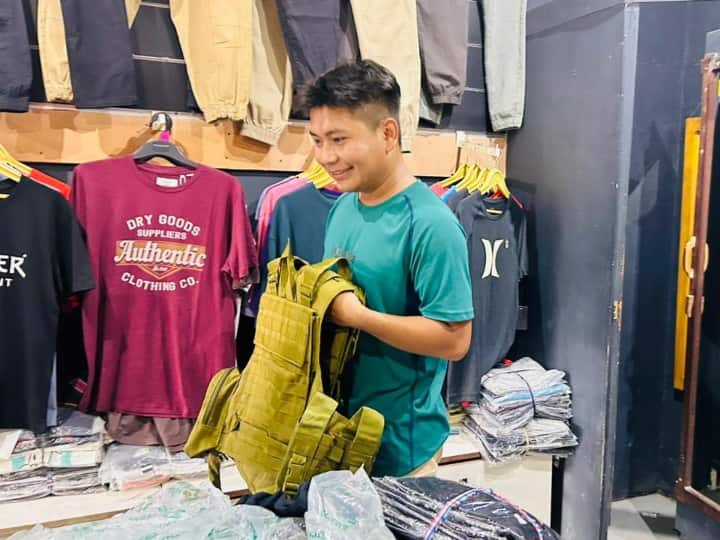 Bullet proof jacket sale increase in violence hit Manipur know price ANN Manipur Violence: मणिपुर में बुलेट प्रूफ जैकेट की सेल बढ़ी, दुकानों में खाली हुआ स्टॉक