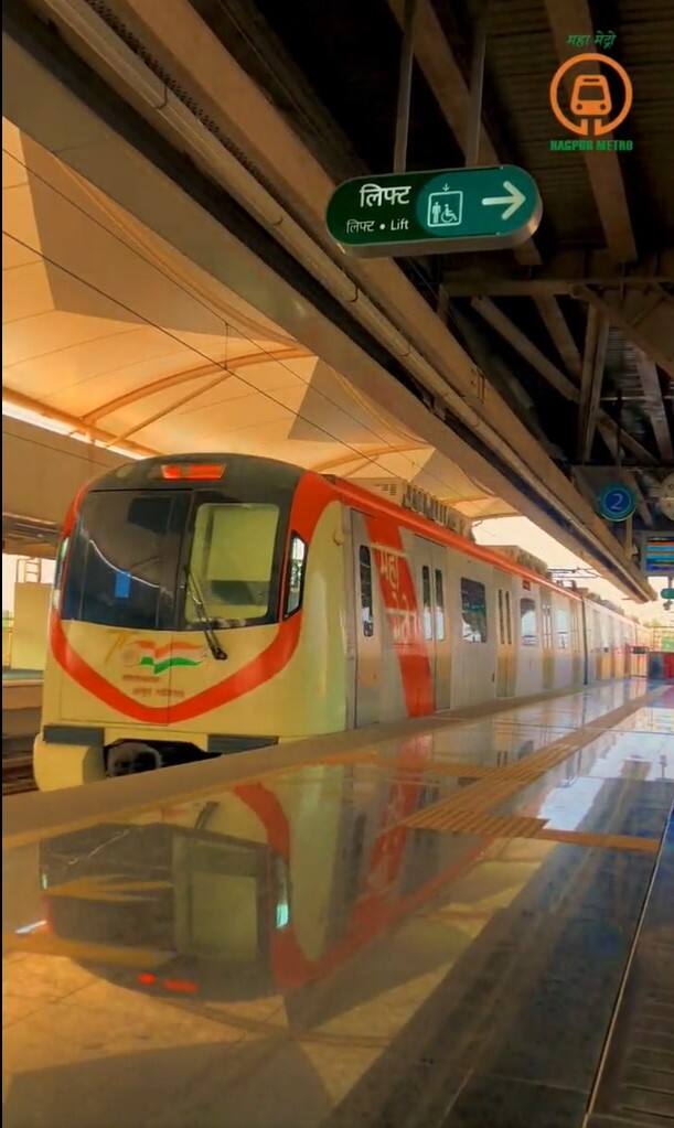 नागपुरातील खापरी मेट्रो स्टेशनजवळ ही घटना घडली.