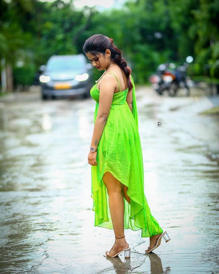 ఈ ఫొటోల్లో అరియానా చాలా అందంగా ఉన్నారు.