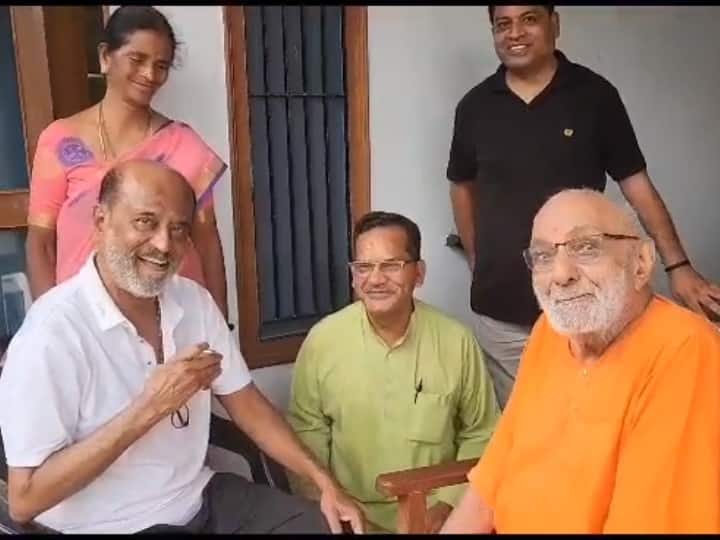 Superstar Rajinikanth Reached Swami Dayananda Ashram of Rishikesh and talked to the devotee ANN Rishikesh News: ऋषिकेश पहुंचे सुपरस्टार रजनीकांत, स्वामी दयानंद आश्रम में 'थलाइवा' के प्रशंसकों की उमड़ी भीड़