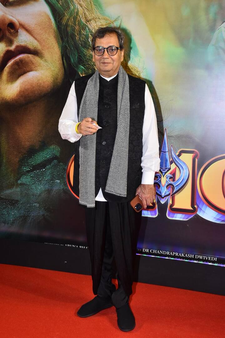 अक्षय कुमार की फिल्म ओएमजी 2 देखने फिल्म डायरेक्टर सुभाष घई भी पहुंचे. इस दौरान वे अपने पुराने अंदाज में ही नजर आए.