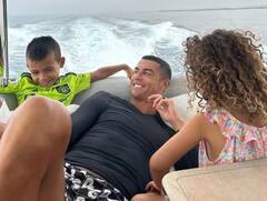 Cristiano Ronaldo Vacation: કરોડોની યૉટમા ગર્લફ્રેન્ડ સાથે વેકેશન એન્જોય કરતો જોવા મળ્યો રોનાલ્ડો
