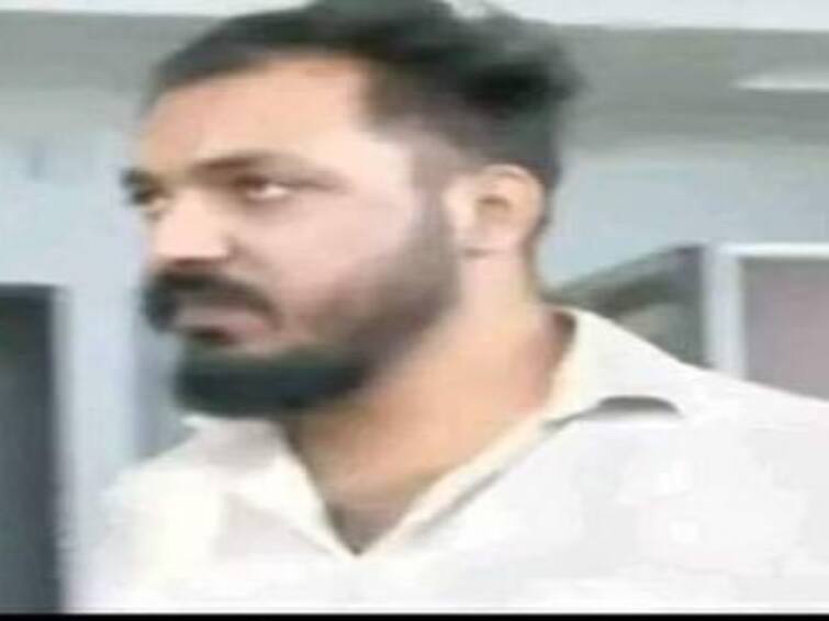 Crime kerala kochi girl stabbed to death by boyfriend he arrested Crime: ’என்னை கிண்டல் செய்வியா..' ரூம் போட்டு காதலியை குத்திக் கொலை செய்த காதலன்.. கேரளாவில் பயங்கரம்..!
