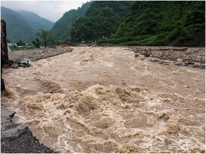 Meteorological Department issued red and orange alert for heavy rain in Uttarakhand Uttarakhand Weather: मौसम विभाग ने जारी किया बारिश का रेड और ऑरेंज अलर्ट, आकाशीय बिजली गिरने की संभावना