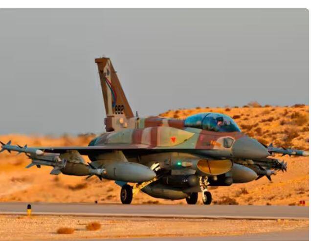 F16I ਸੂਫਾ ਫਾਈਟਰ ਜੈੱਟ ਤੀਜੇ ਨੰਬਰ 'ਤੇ ਹੈ। ਇਸ ਲੜਾਕੂ ਜਹਾਜ਼ ਵਿੱਚ ਕਈ ਮਾਰੂ ਹਥਿਆਰ ਅਤੇ ਇੱਕ ਵਿਸ਼ੇਸ਼ ਰਾਡਾਰ ਹੈ। ਇਸ ਦੇ ਨਾਲ ਹੀ ਇਜ਼ਰਾਈਲ ਕੋਲ ਅਜਿਹੇ ਹੈਲਮੇਟ ਹਨ, ਜਿਨ੍ਹਾਂ ਰਾਹੀਂ ਉਹ ਦੁਸ਼ਮਣਾਂ ਨੂੰ ਦੇਖ ਕੇ ਹੀ ਨਿਸ਼ਾਨਾ ਬਣਾ ਸਕਦਾ ਹੈ।