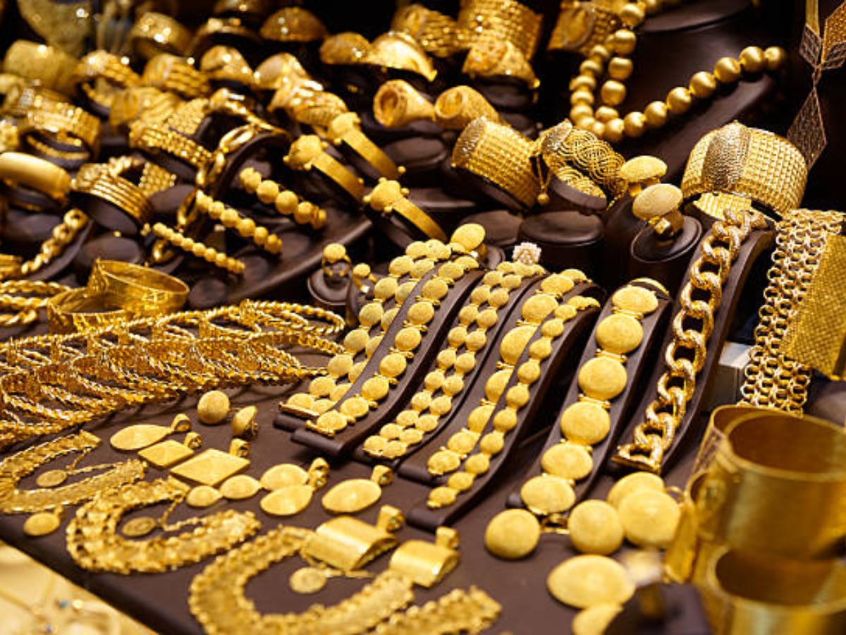 Gold Price Today: সপ্তাহের শেষে সোনার দামে সামান্য পরিবর্তন ? বাংলার বাজারে কত হল সোনা - রুপোর দাম ?