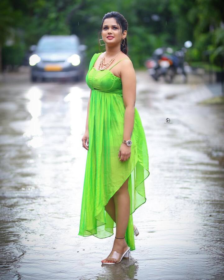 దీంతో చాలా ఫాస్ట్గా అరియానా పిక్స్ ఇంటర్నెట్లో వైరల్ అవుతున్నాయి.