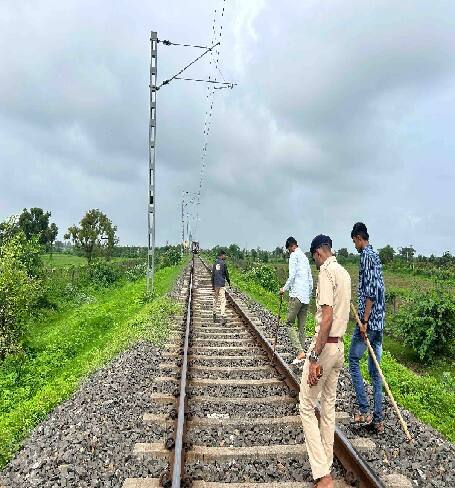 A terrible incident happened on the railway track near Jetpur, a young man died after the train came down Accident: જેતપુર નજીક રેલવે ટ્રેક પર સર્જાઇ ભયંકર ઘટના, ટ્રેન નીચે આવી જતાં યુવકનું મોત